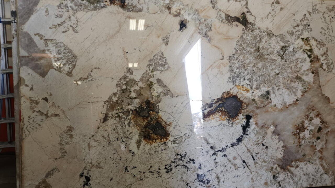 Alpinus Polished 2cm Granite by PACIFICA