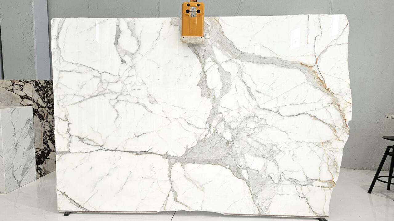 Calacatta Gold Extra Polished 2cm Marble by PACIFICA