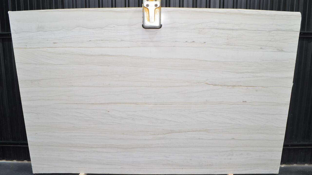 Mustang 2cm Quartzite by PACIFICA