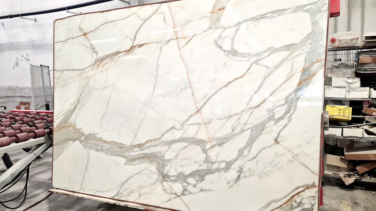 Calacatta Gold Extra Polished 2cm Marble by PACIFICA