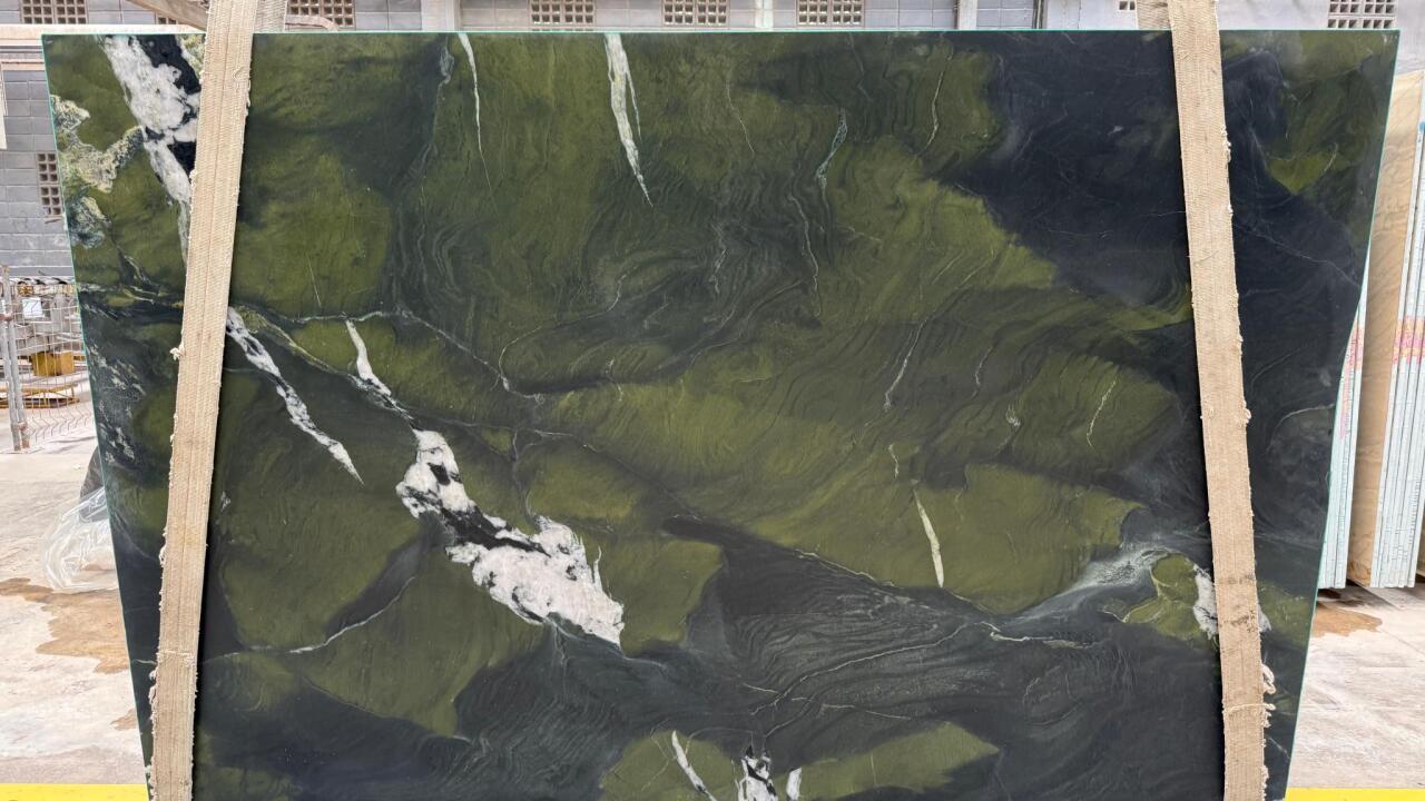 Avocatus Leather 2cm Quartzite by PACIFICA